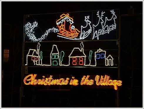 christmas-in-the-village-decoration